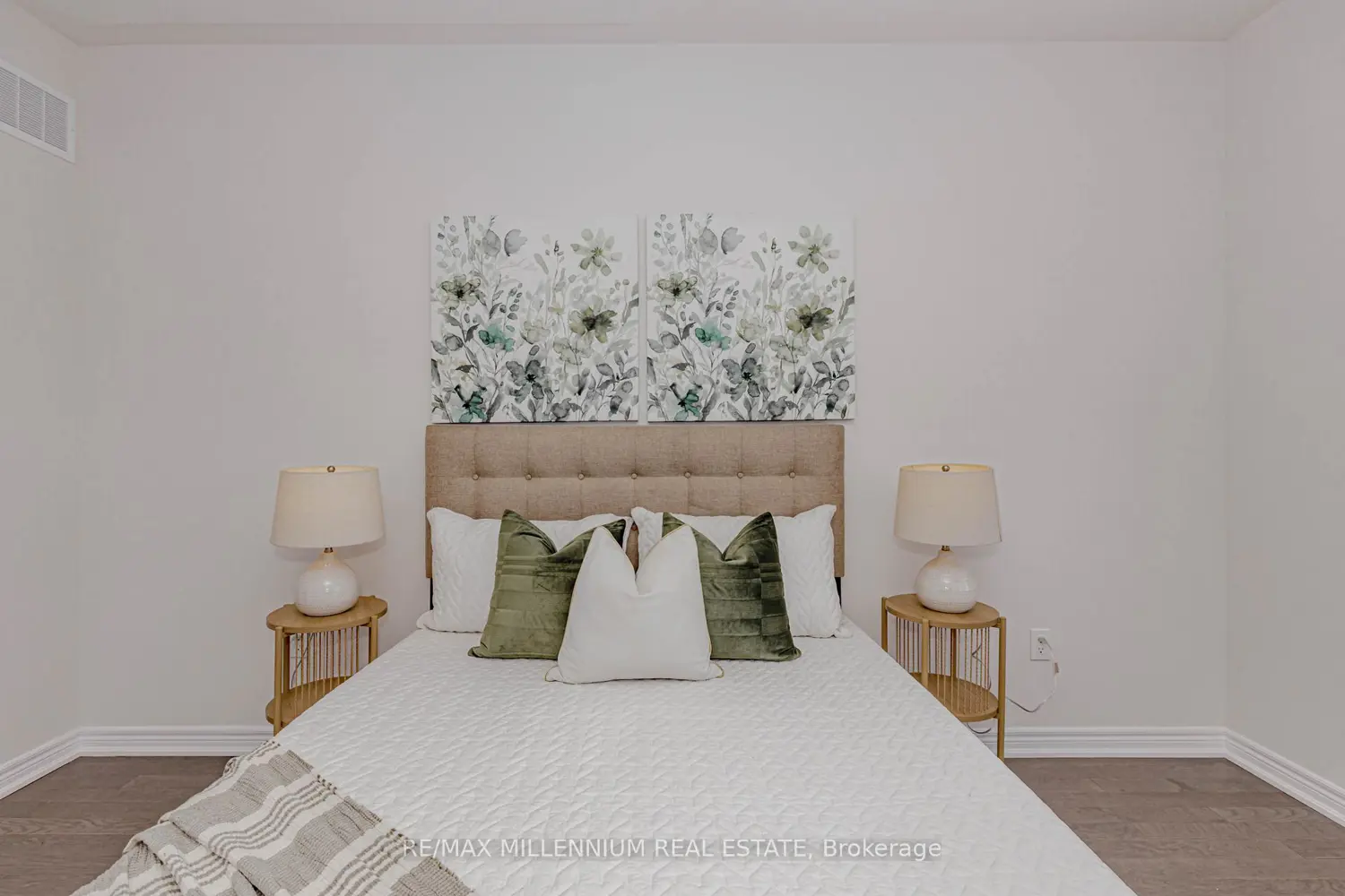 Additional image 12 of 25 Sapwood Crescent