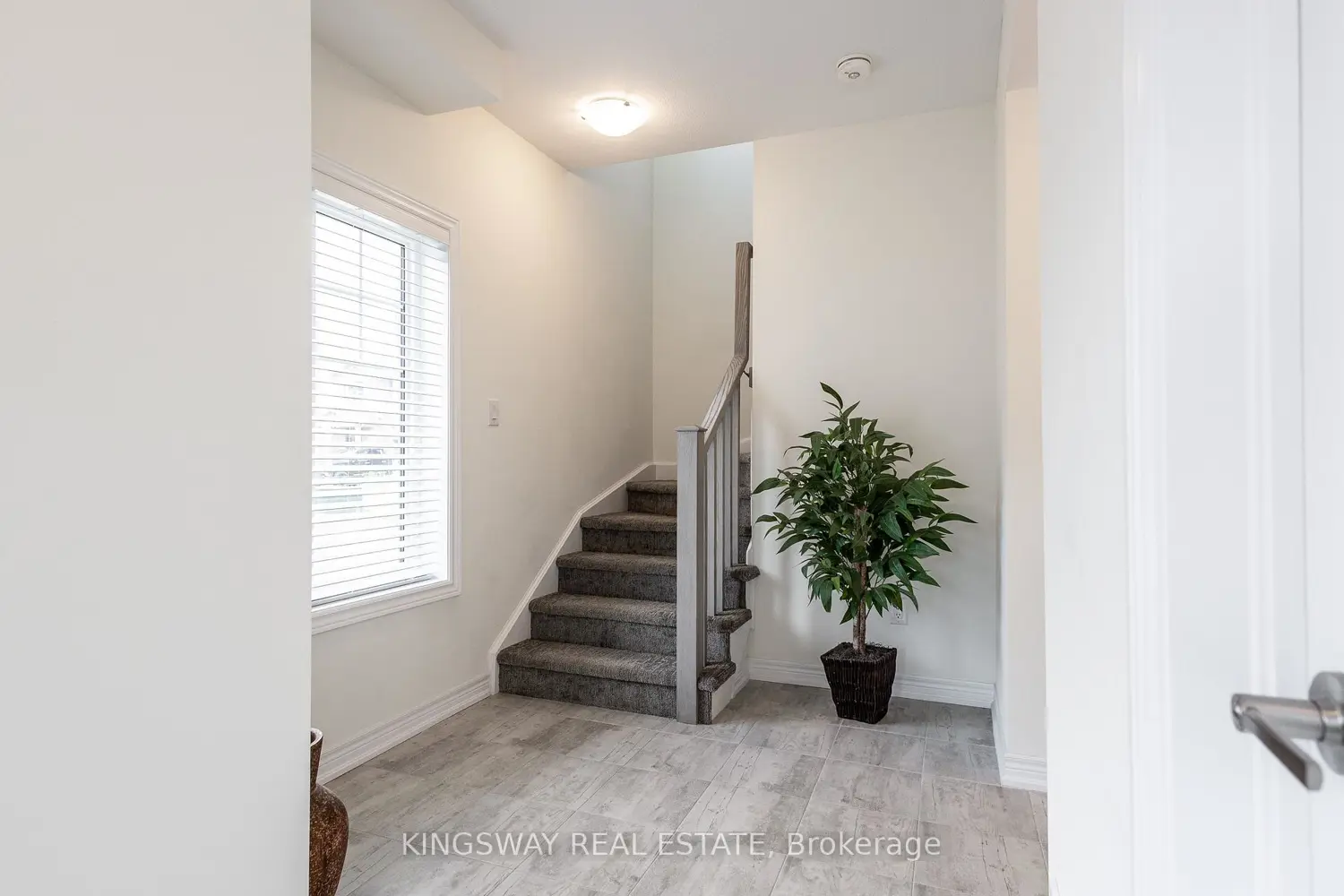 Additional image 4 of 100 Hollywood Court 17