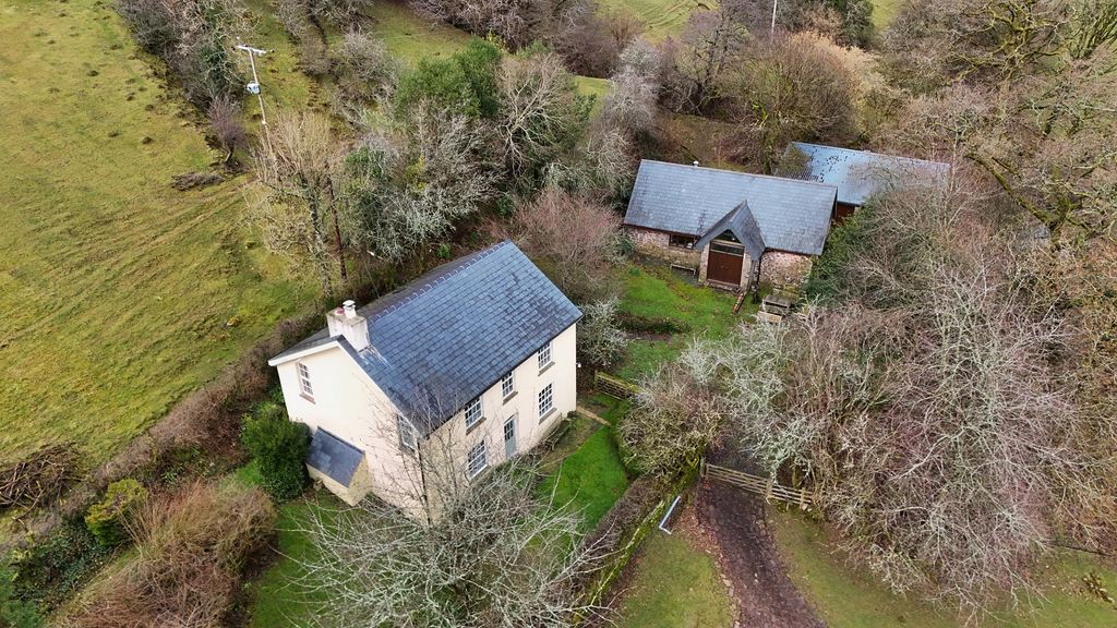 4 bed farm for saleDyffryn Crawnon, Llangynidr, Crickhowell, Powys. NP8