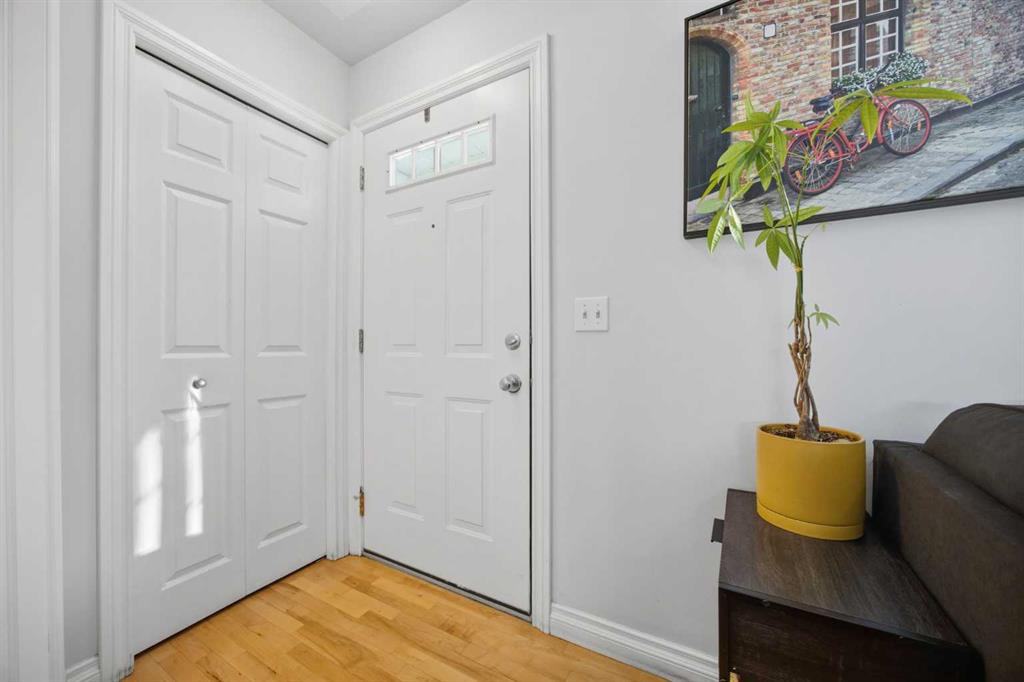 Additional image 5 of 172 Somme Manor SW, Calgary, AB, T2T 6L5