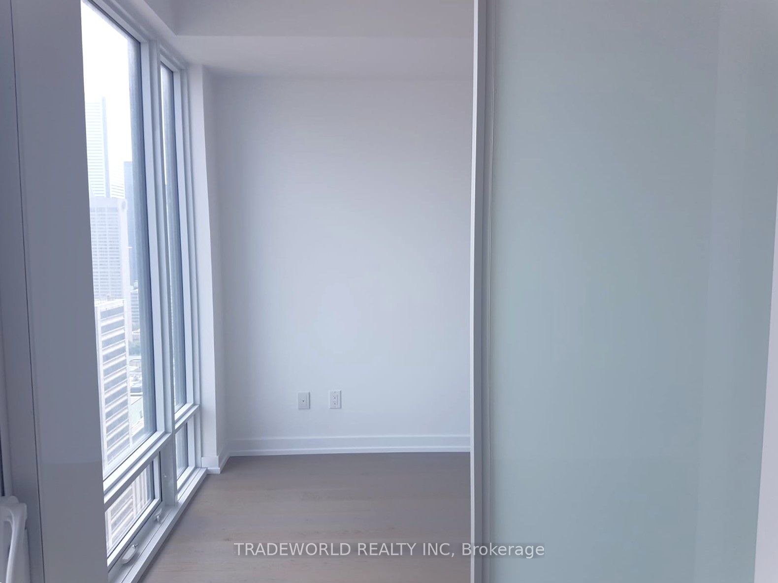 Additional image 5 of 2206-488 University Avenue, Toronto, ON, M5G 0C1