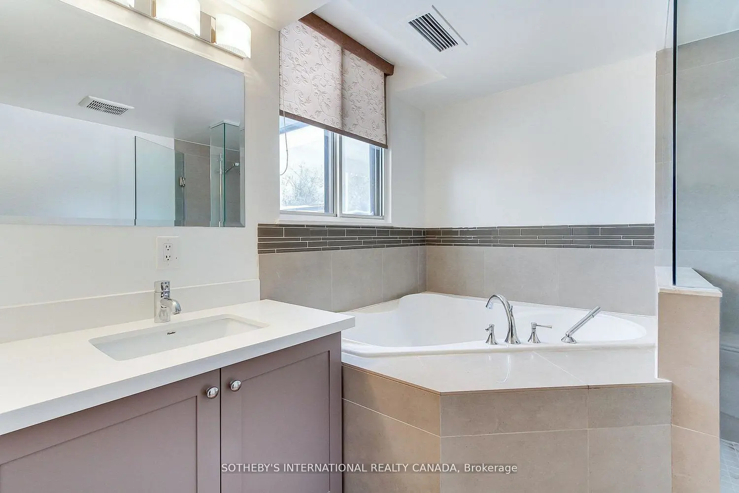 Additional image 11 of 40 Harding Boulevard 301