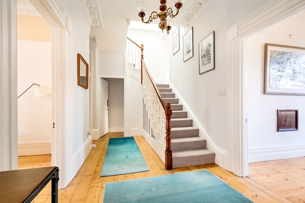 5 bed terraced house for saleBeaconsfield Road, Clifton, Bristol BS8 photo 2