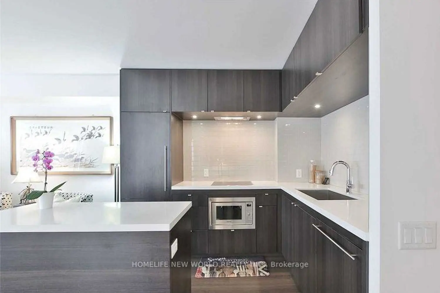 Additional image 9 of 155 Yorkville Avenue 2313