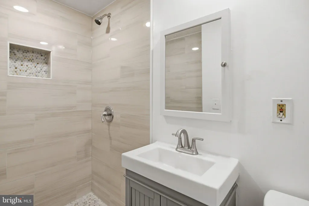 Primary image of 633 Irving Street NW, Washington, DC 20010