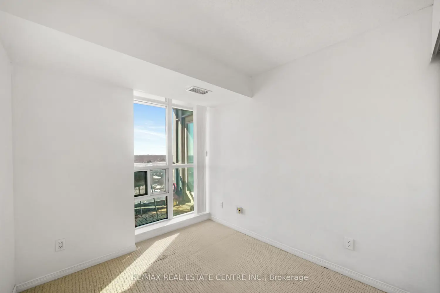Additional image 12 of 30 Harrison Garden Boulevard 1605