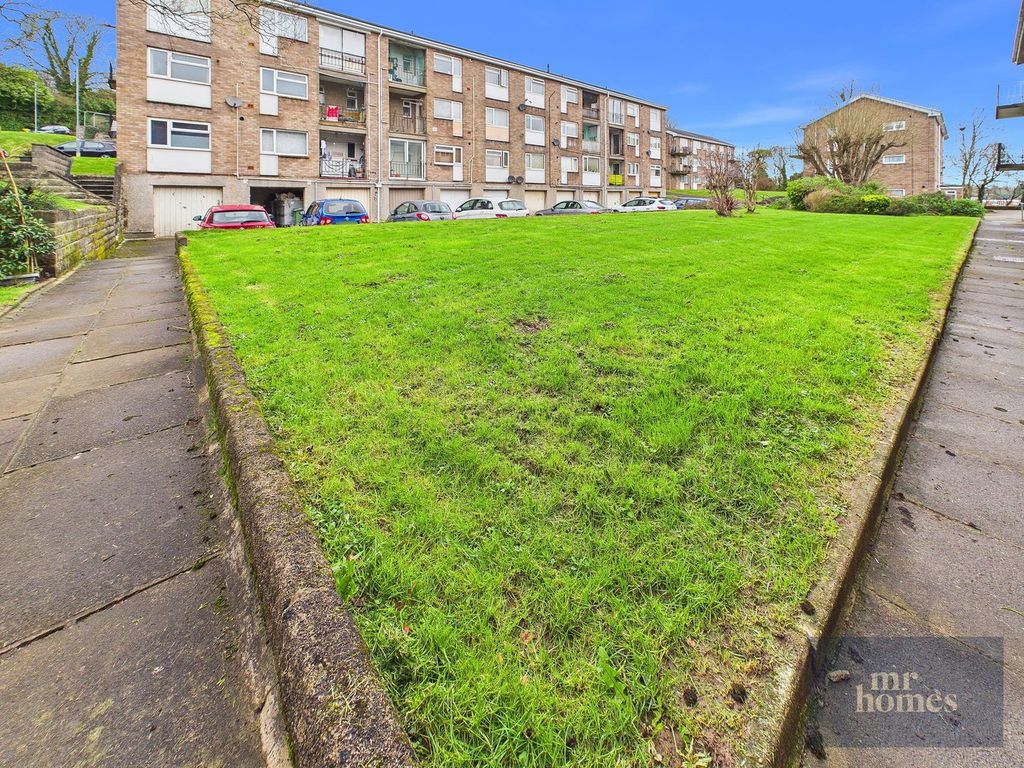 2 bed flat for saleQuarry Crescent, Cardiff CF5 photo 4