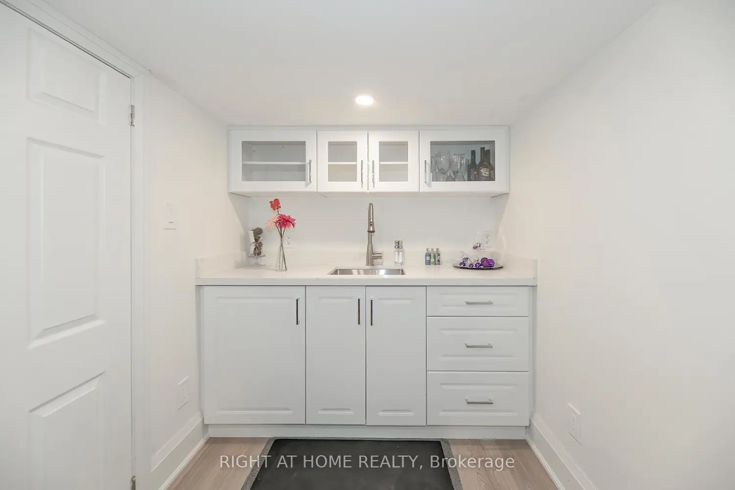 Additional image 17 of 30 Caspian Square