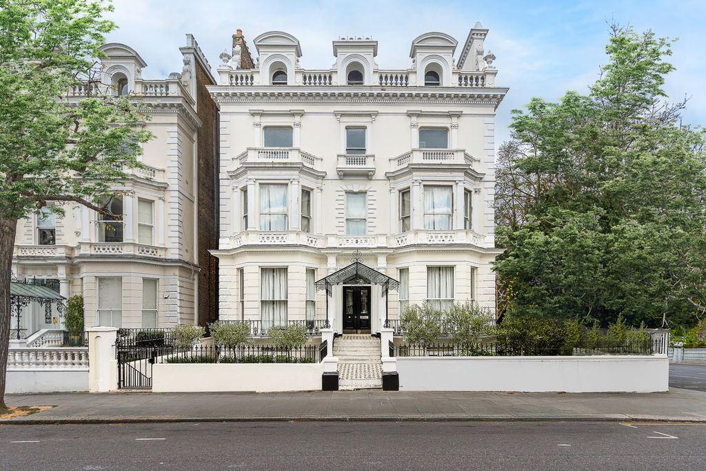 10 bed detached house for saleHolland Park, Kensington W11