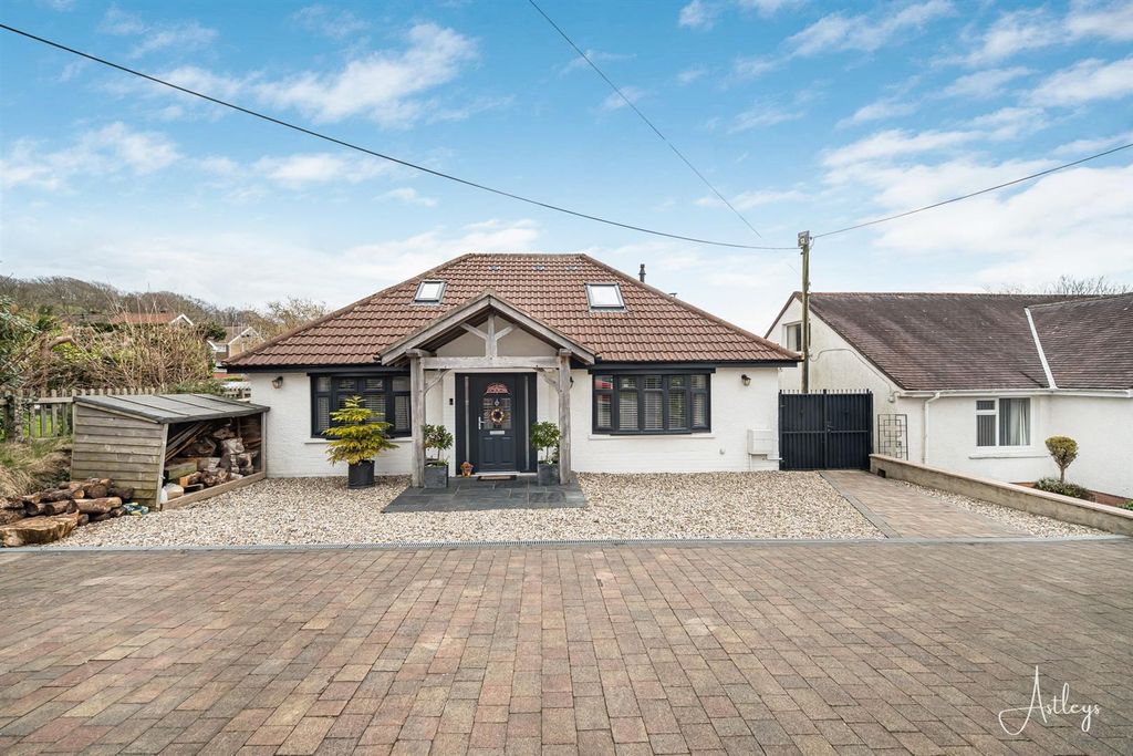 3 bed detached bungalow for saleGilfach Road, Neath SA10