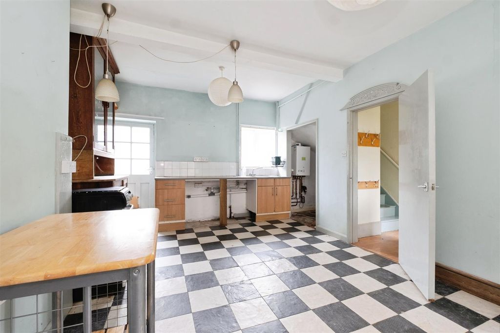 2 bed property for saleCrabtree Walk, Knighton LD7 photo 4