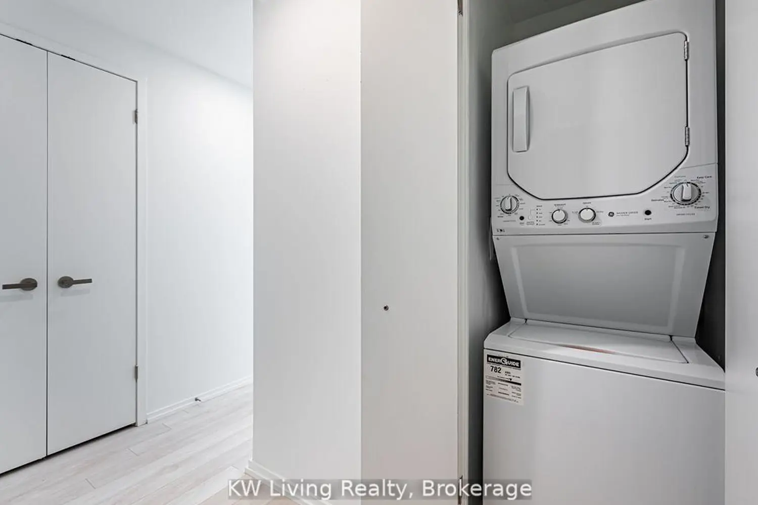 Additional image 12 of 197 Yonge Street 2102
