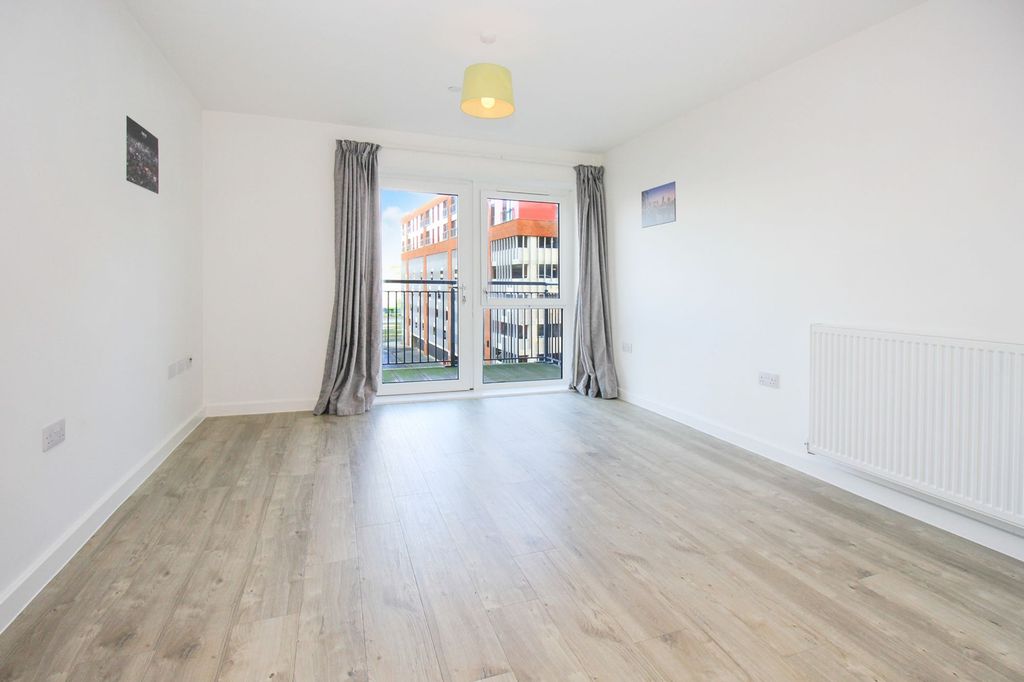 1 bed flat for saleCapstan Road, Centenary Quay SO19 photo 3