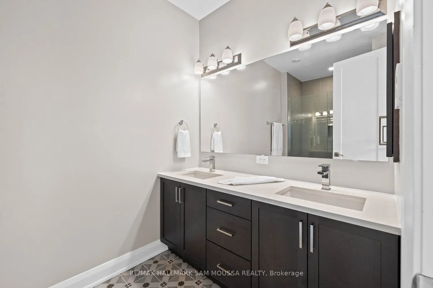 Additional image 13 of 120 Cortile Private 101