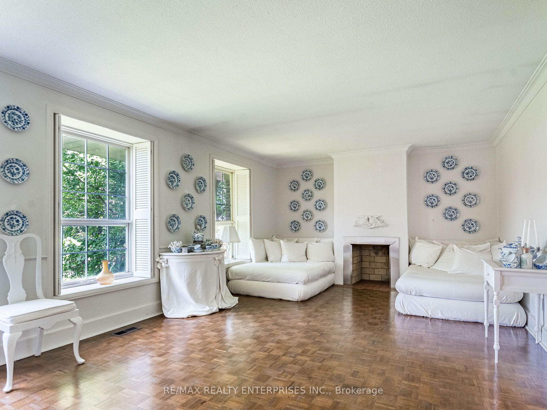 Additional image 2 of 285 Pinetree Way, Mississauga, ON, L5G 2R4