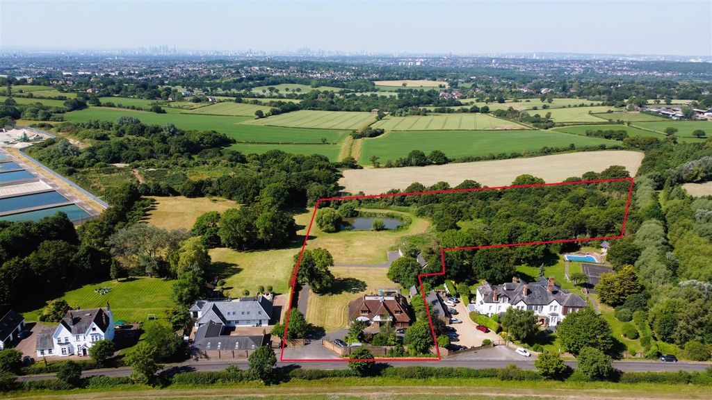 5 bed detached house for saleOakbrook, Pudding Lane, Chigwell IG7
