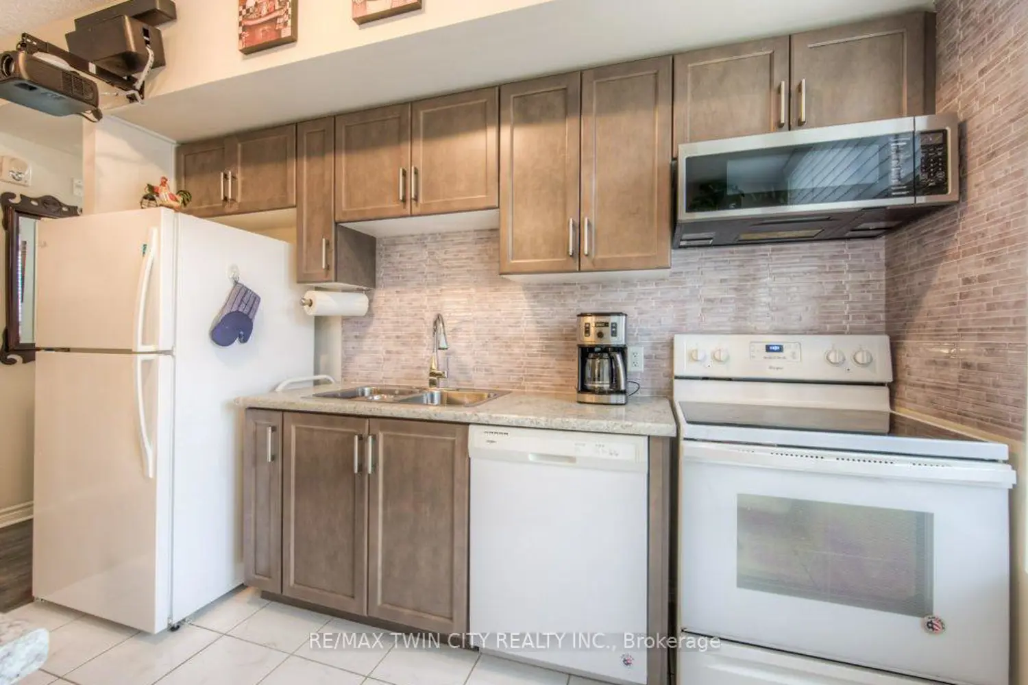 Additional image 8 of 1280 Gordon Street 305