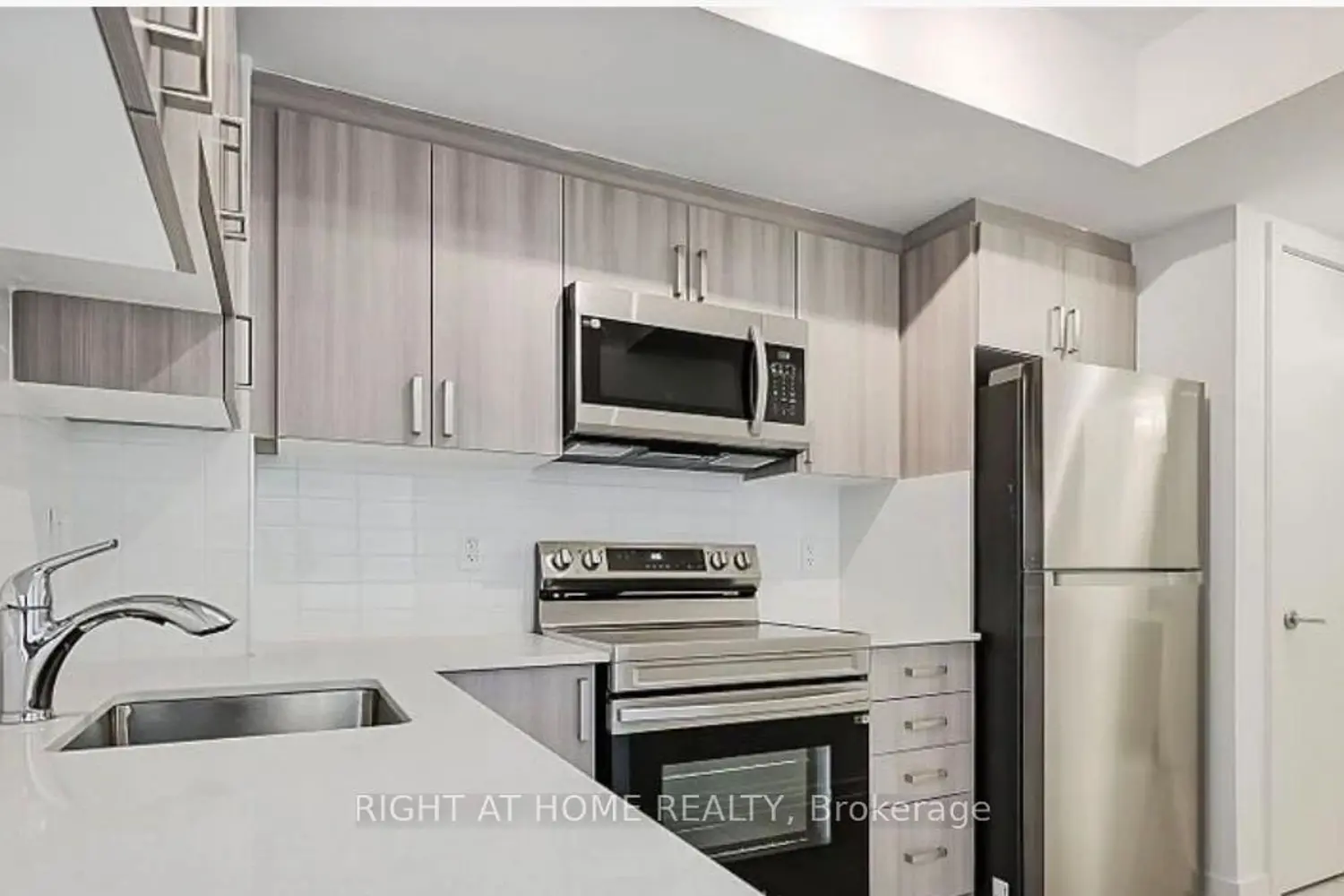 Additional image 2 of 556 Marlee Avenue 521