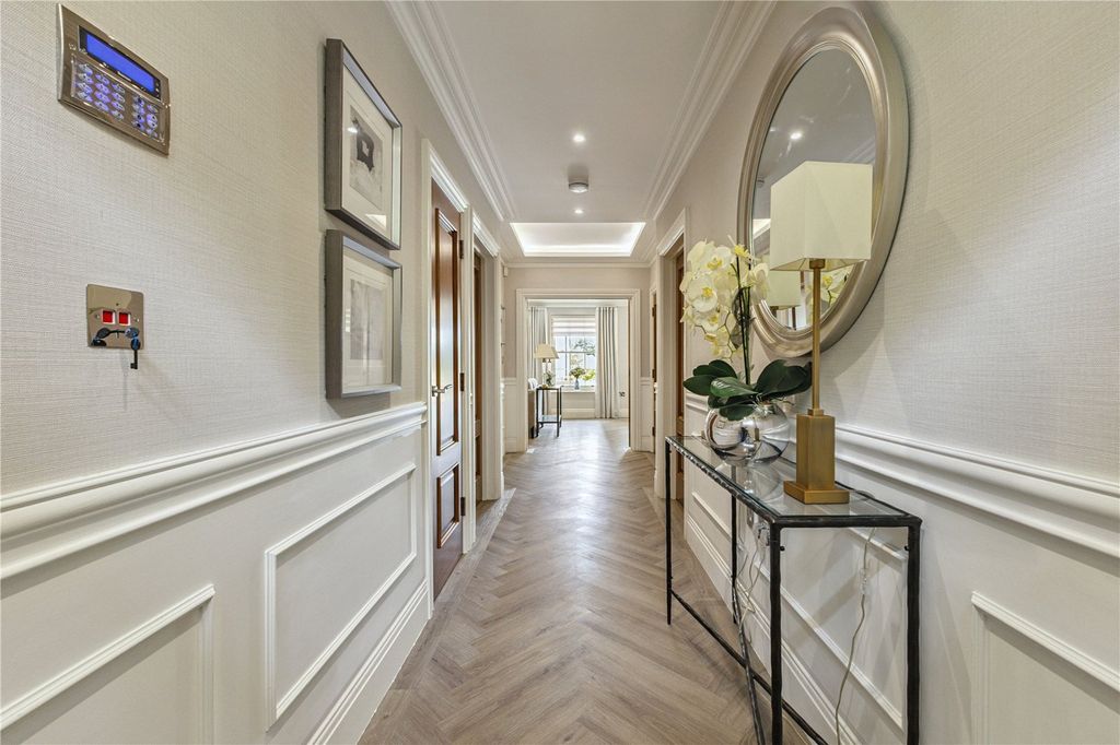 Additional image 9 of 2 bed flat for saleConnaught Square, Winchester, Hampshire SO22
