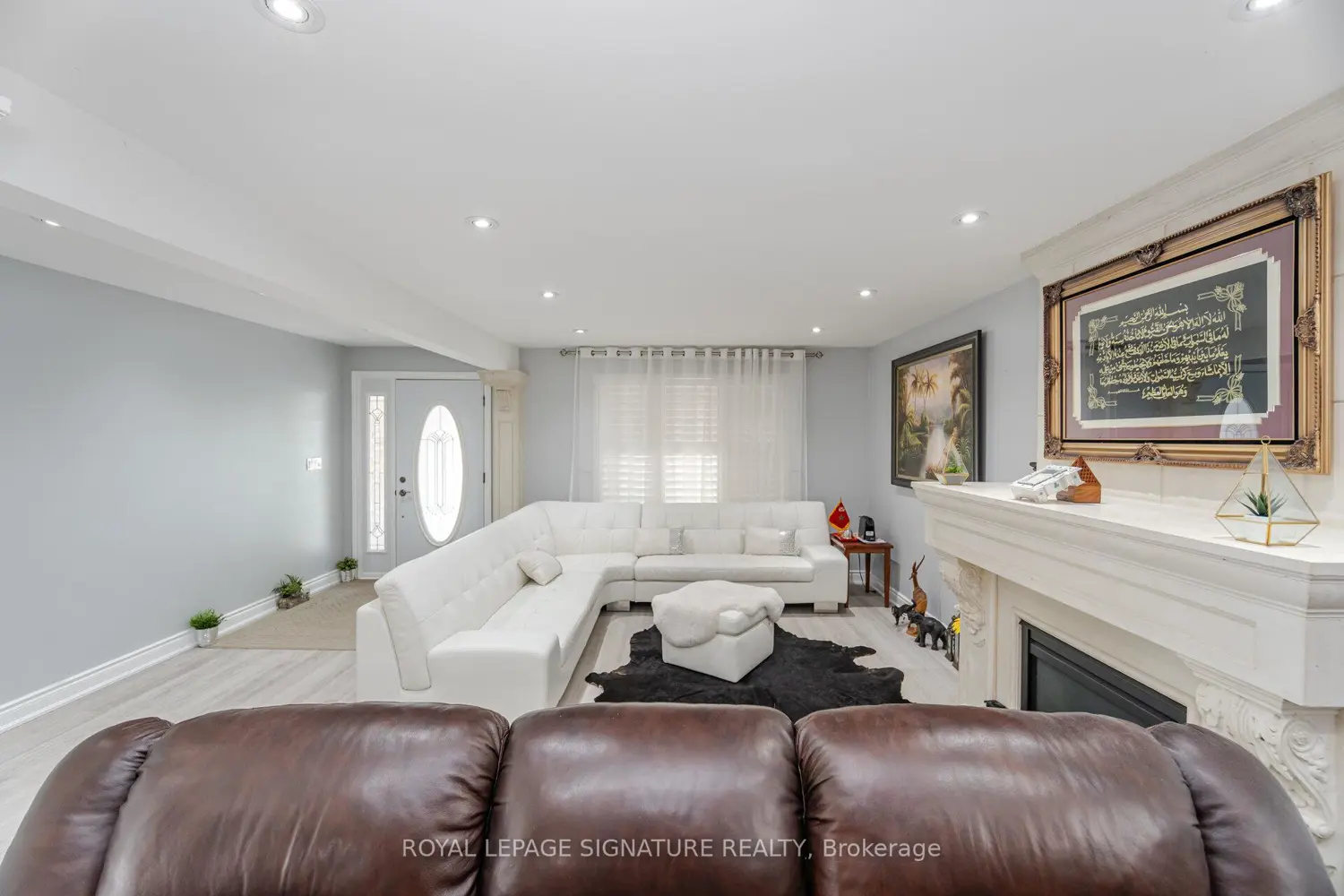 574 Antigua Crescent photo 3