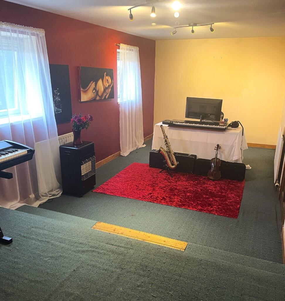 Additional image 15 of AB43