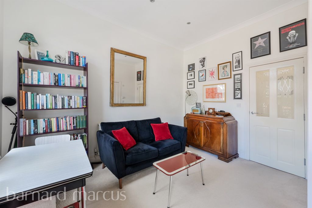 1 bed flat for saleHigh Street, Dorking RH4