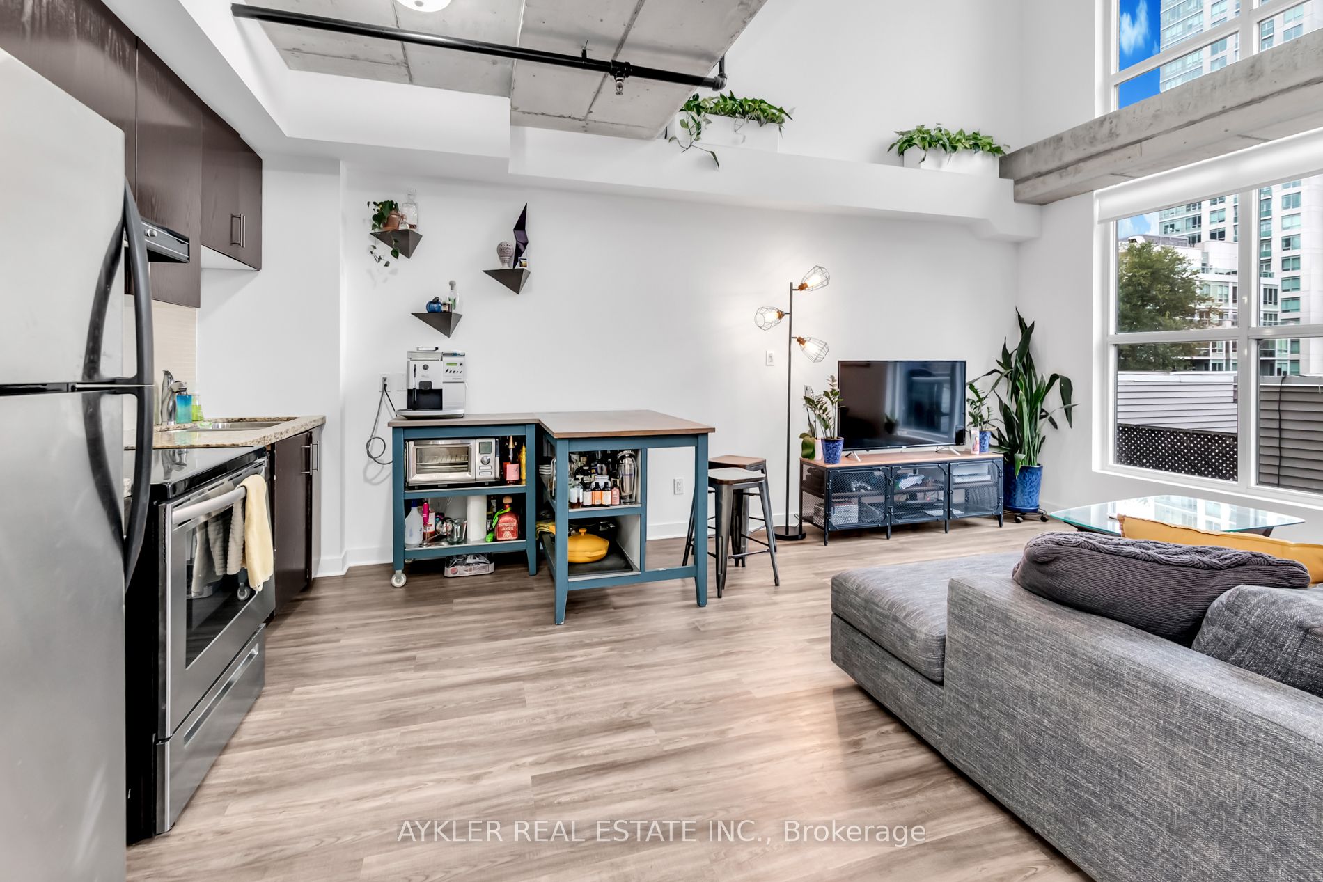 Additional image 3 of 405-10 Wellesley Place, Toronto, ON, M4Y 1B1