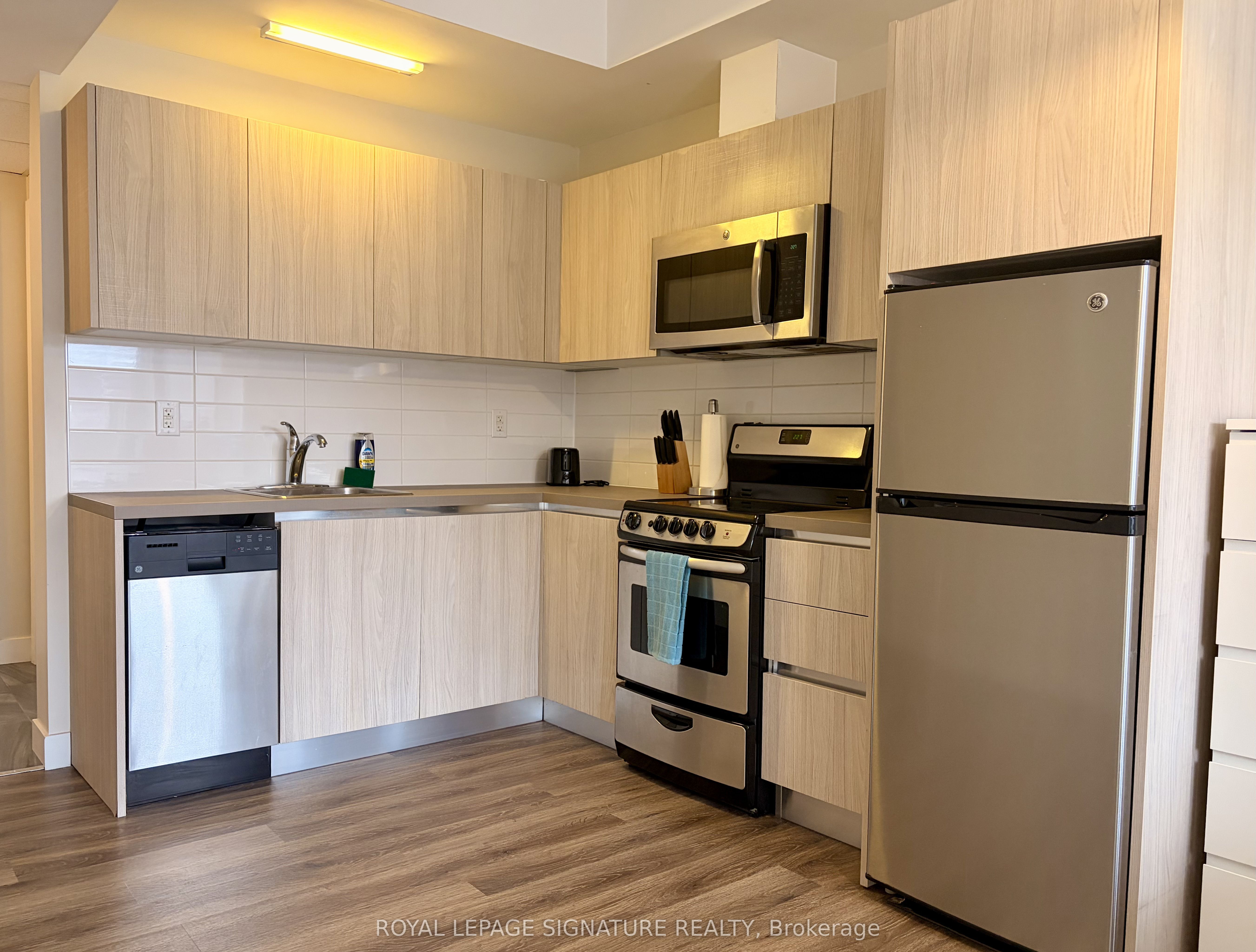 Additional image 2 of 201-335 College Street, Toronto, ON, M5T 1S2