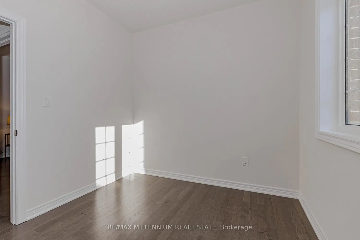 Additional image 19 of 25 Sapwood Crescent