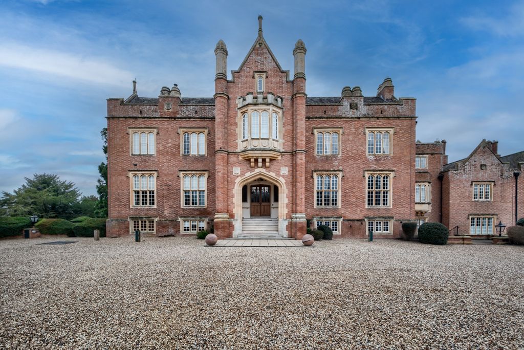 2 bed flat for saleGoldicote Hall, Goldicote CV37