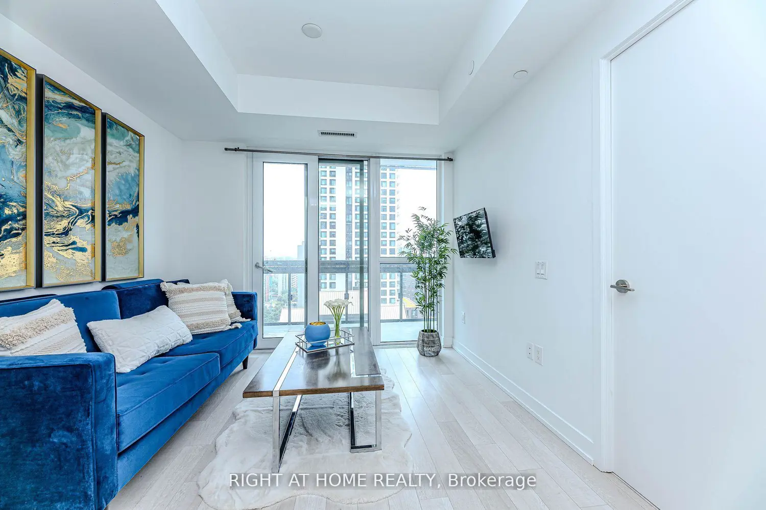 Additional image 2 of 39 Roehampton Avenue 1301