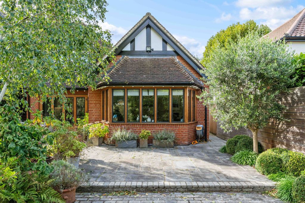 Additional image 76 of 6 bed detached house for saleRoundwood Avenue, Hutton Mount, Brentwood CM13