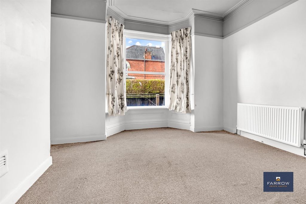 2 bed flat for saleWelholme Road, Grimsby DN32 photo 4