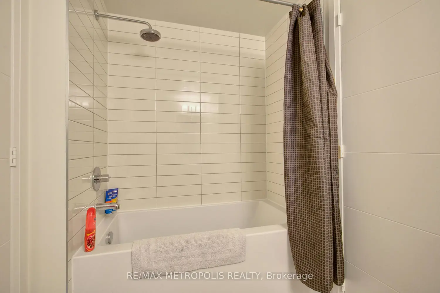 Additional image 11 of 460 Adelaide Street 2015