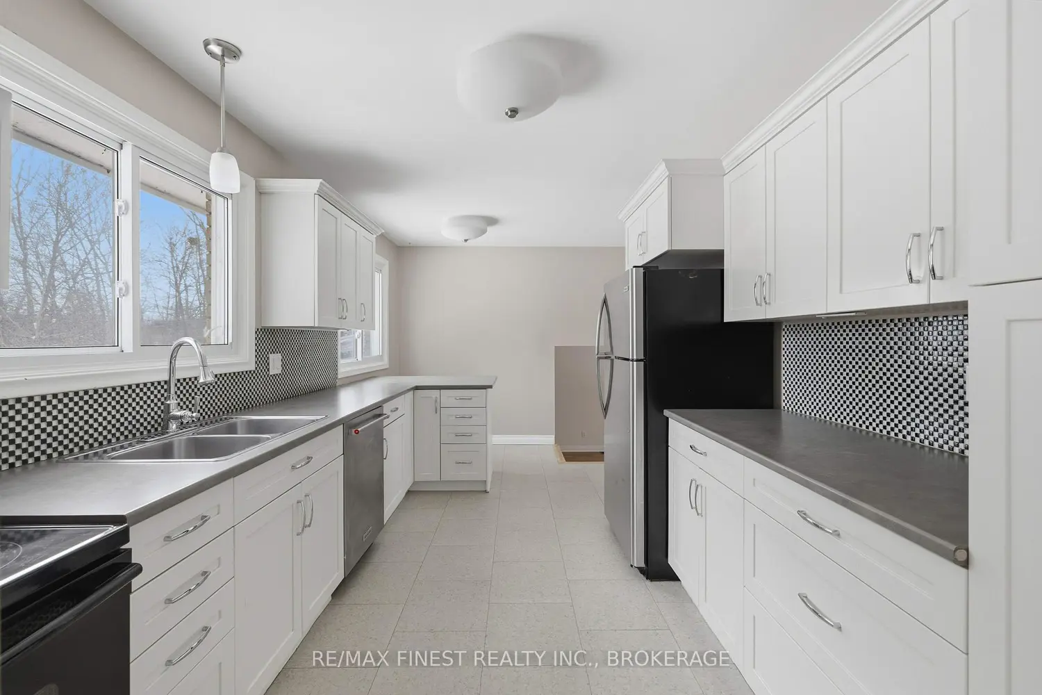 337 Avenue Road photo 4