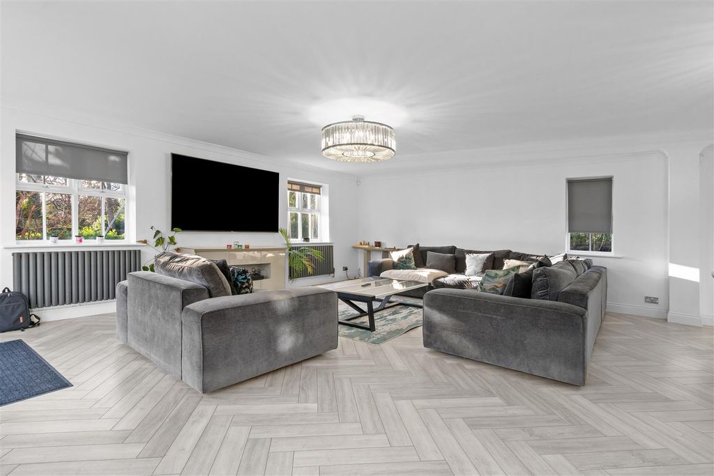 Additional image 4 of 6 bed detached house for salePark Drive, Hartlepool TS26
