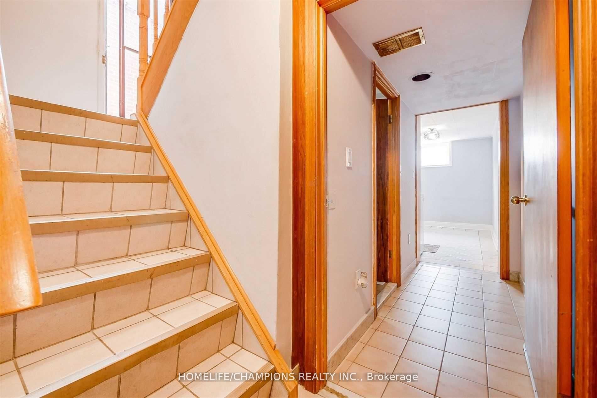Additional image 4 of 65 Whitburn Bsmt#2 Crescent, Toronto, ON, M3M 2S5