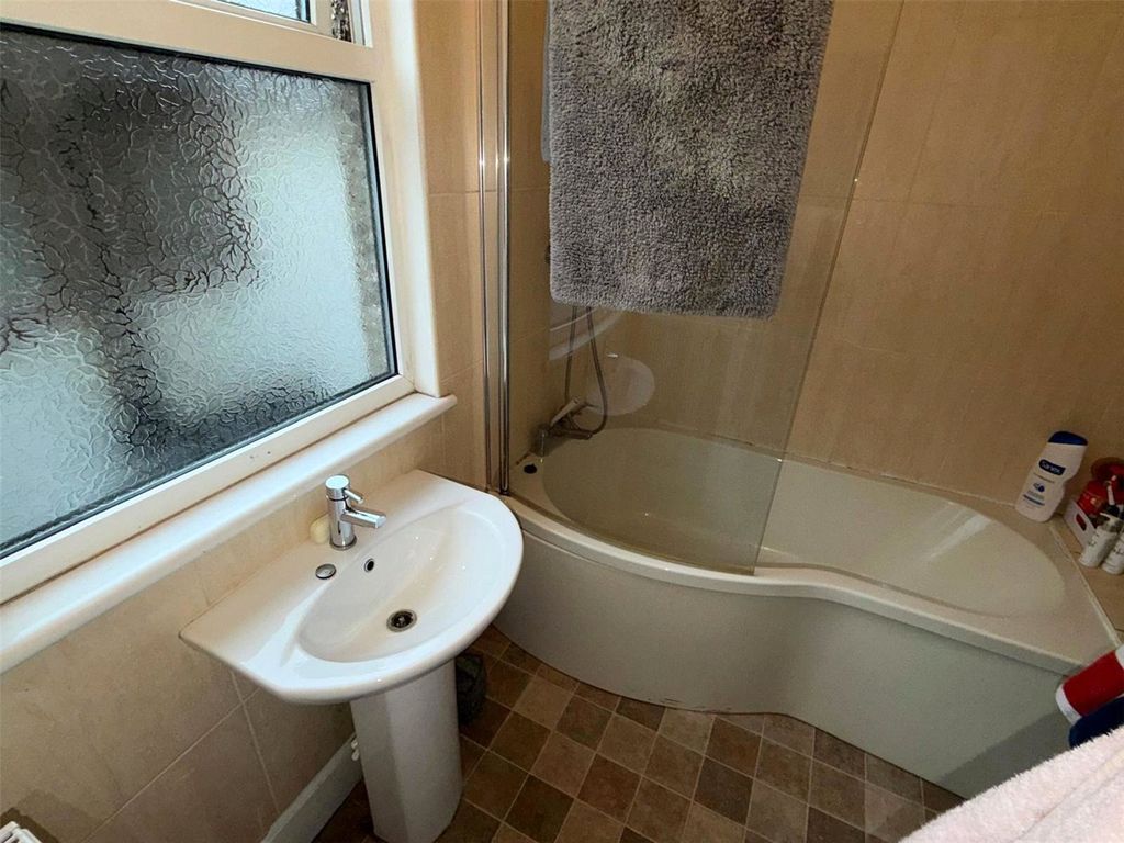 Additional image 12 of 5 bed semi-detached house for saleQueens Park Parade, Northampton, Northamptonshire NN2