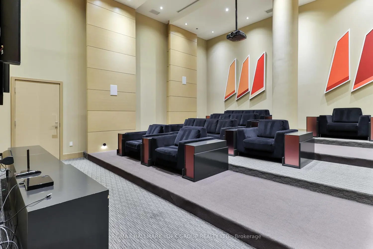 Additional image 18 of 29 Queens Quay 505