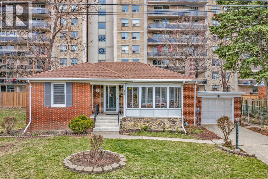 264 Sterling , Windsor, ON, N8Y3T7