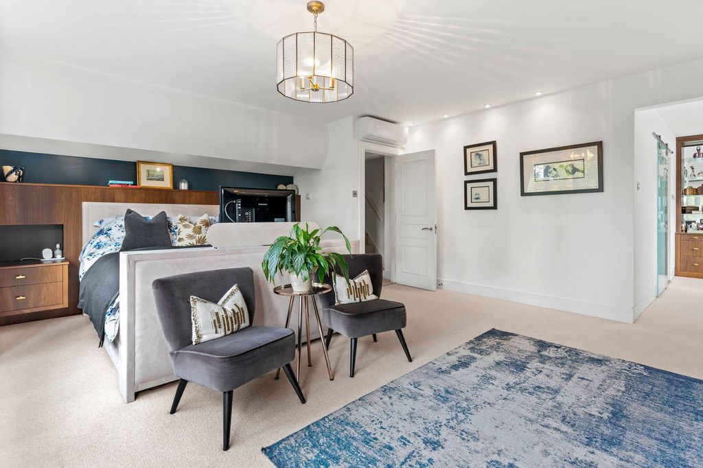 Additional image 42 of 6 bed detached house for saleRoundwood Avenue, Hutton Mount, Brentwood CM13
