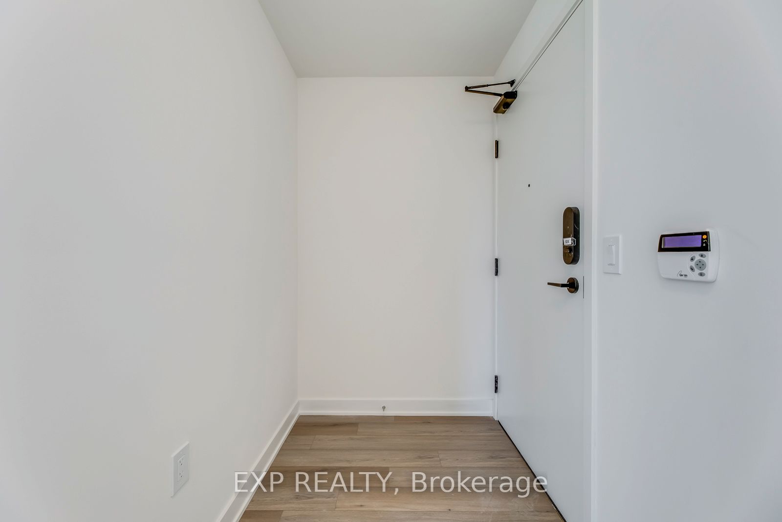 Additional image 3 of 824 SE-60 Princess Street, Toronto, ON, M5A 2C7