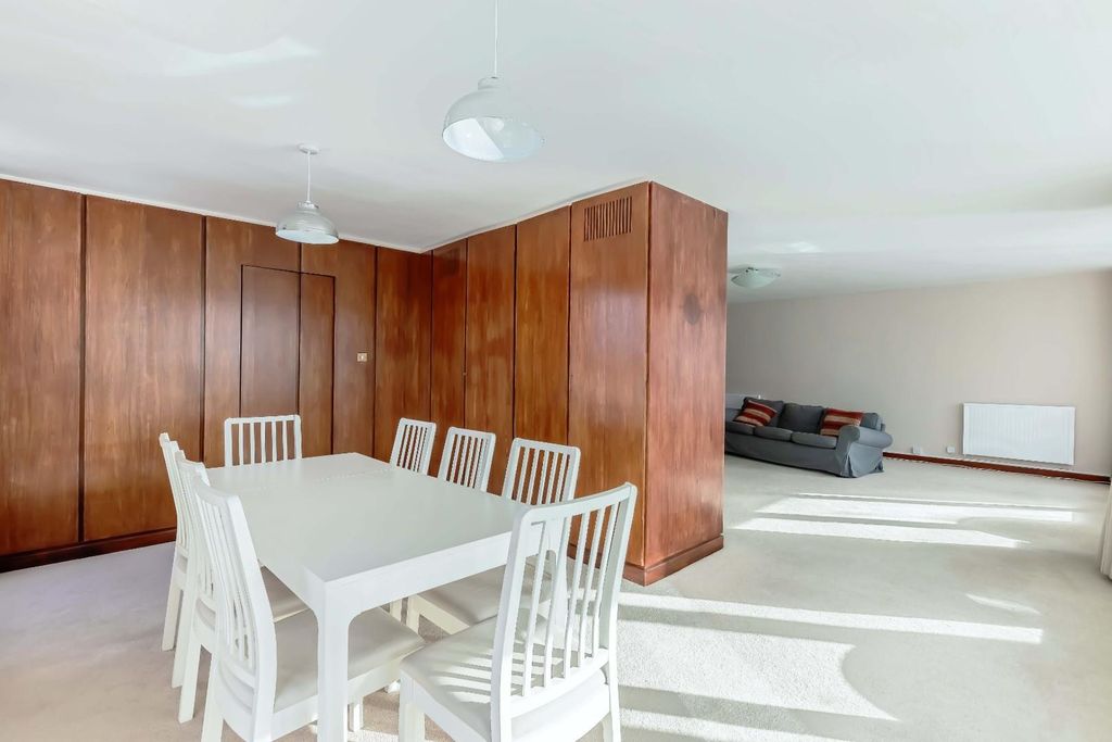 4 bed flat for saleRussell Square, Brighton BN1 photo 4