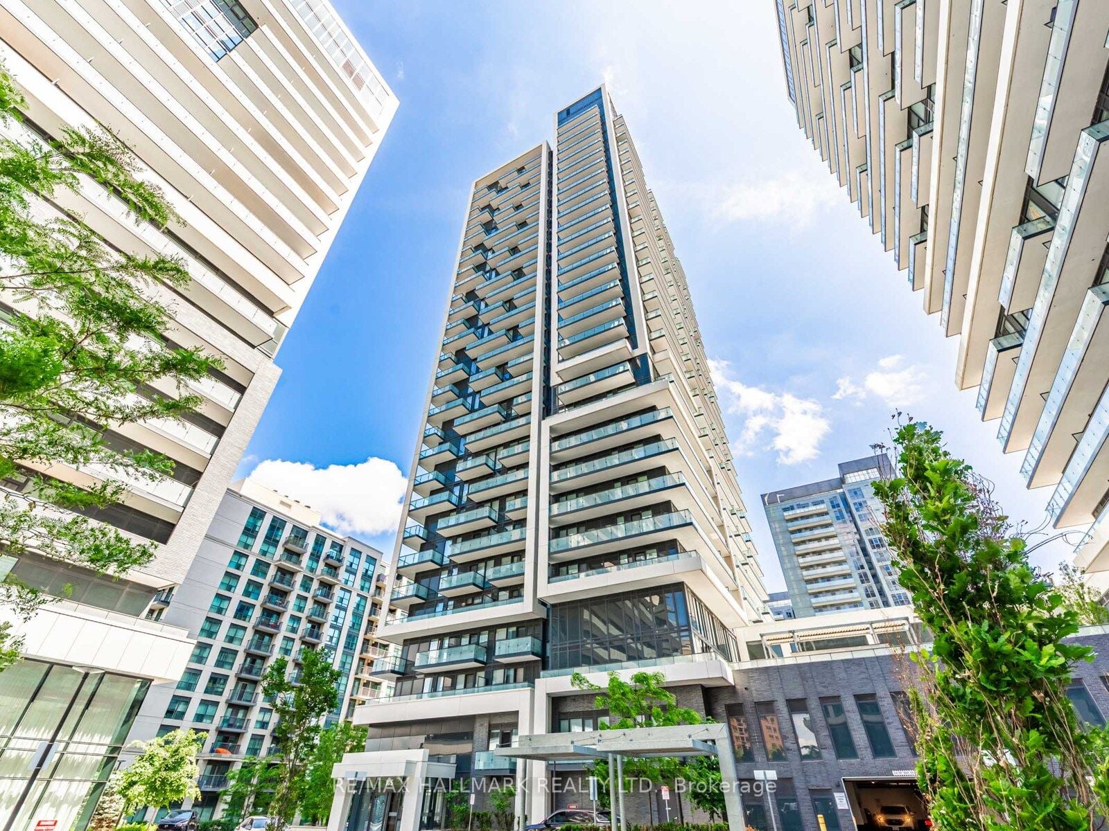 404-105 Oneida Crescent, Richmond Hill, ON, L4B 0H6