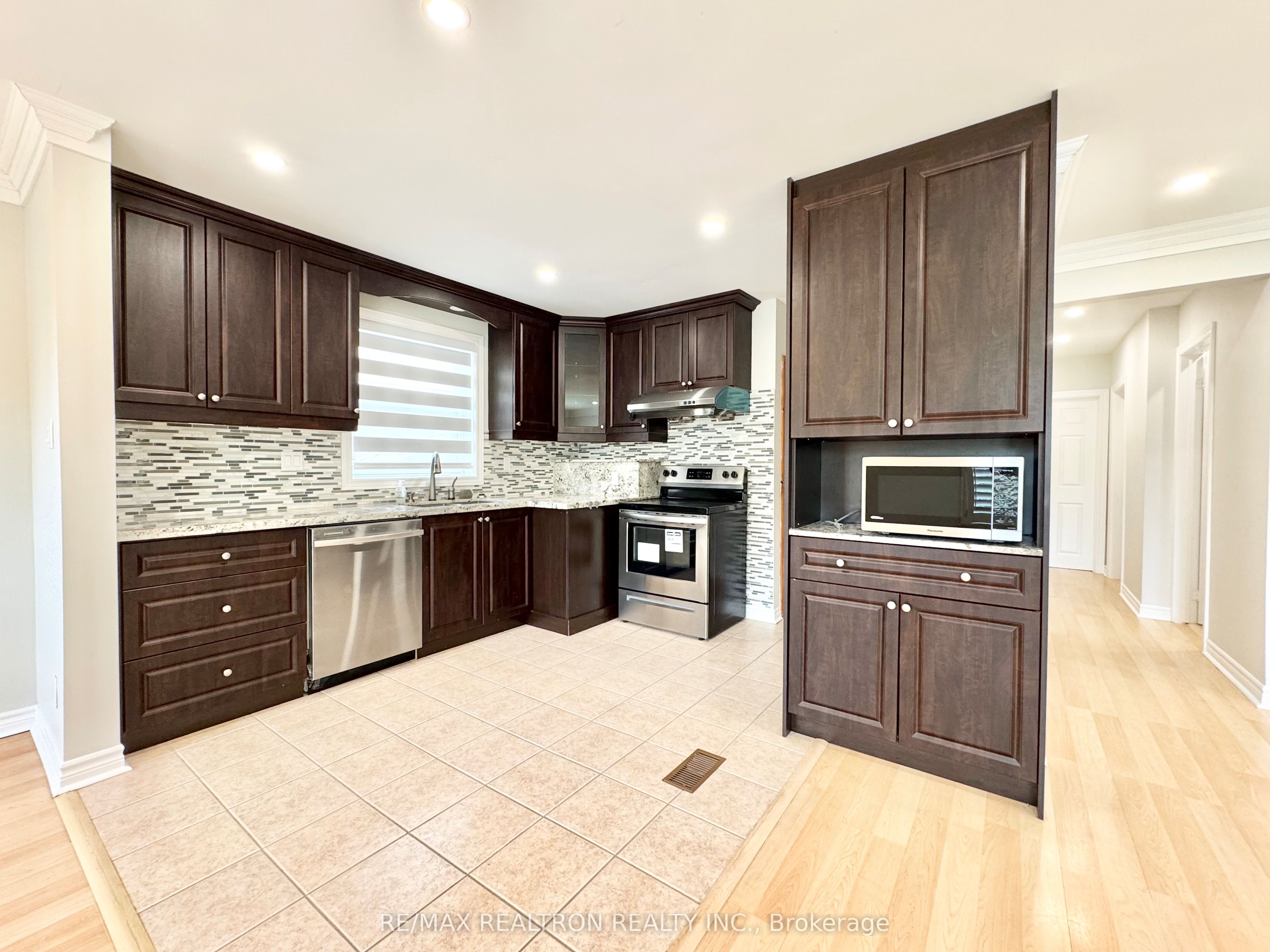 Additional image 3 of Main-173 Norfolk Avenue, Richmond Hill, ON, L4C 2C7