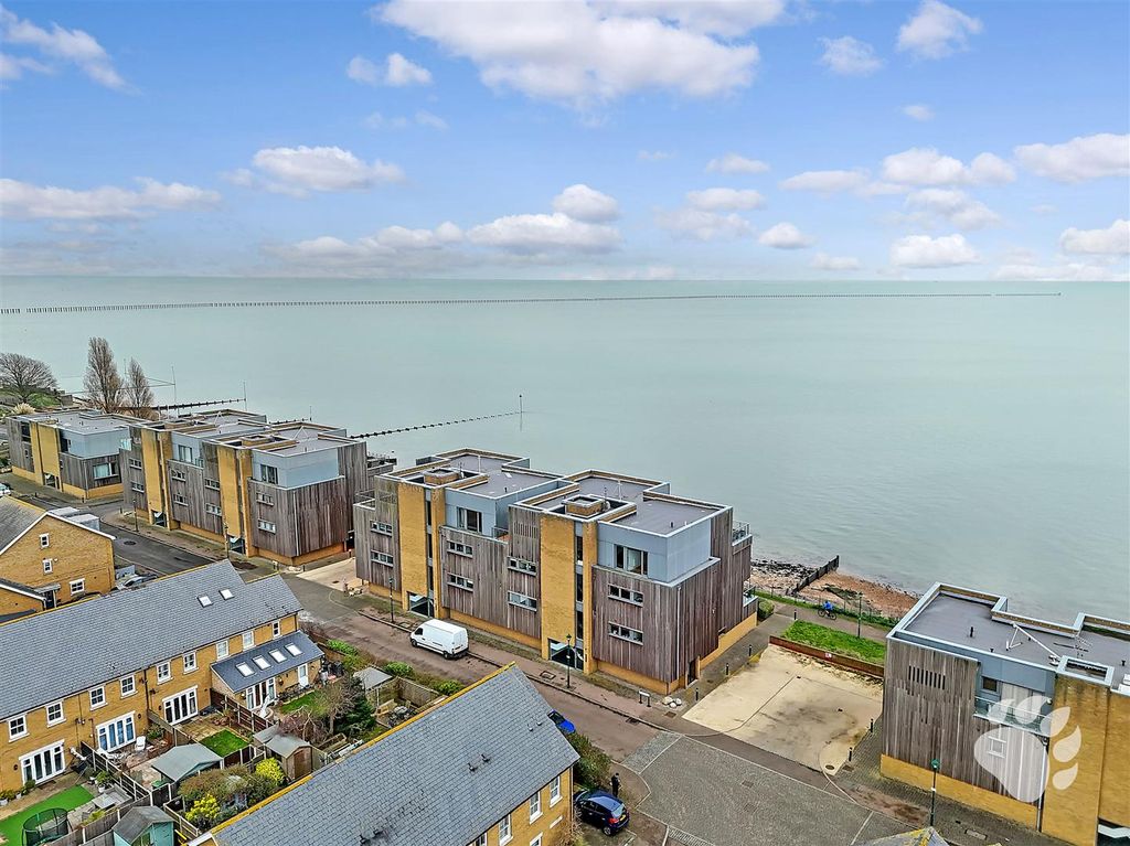 3 bed flat for saleParade Walk, Garrison Beachfront, Shoeburyness SS3 photo 2