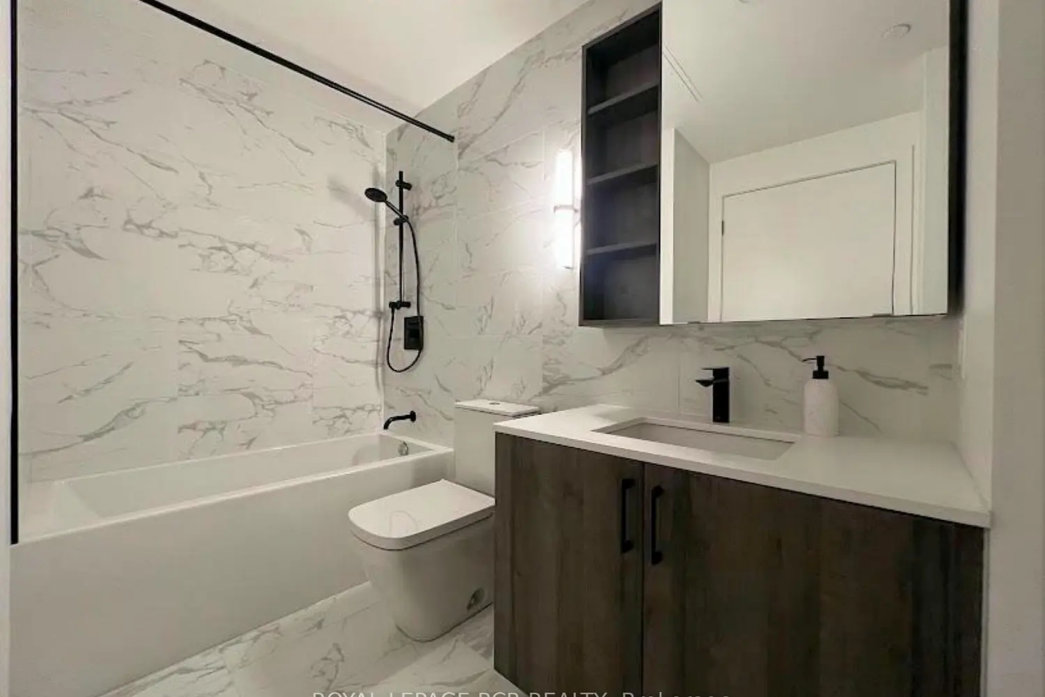 Additional image 6 of 689 The Queensway 321