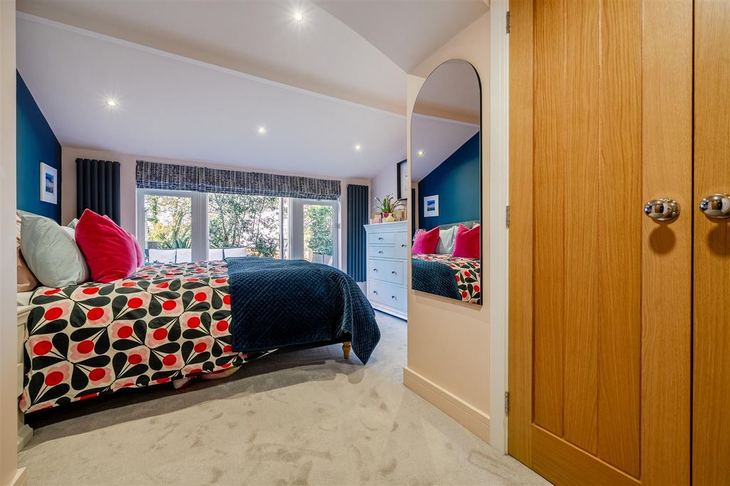 Additional image 14 of 4 bed semi-detached house for saleEdgehill Road, Clevedon BS21