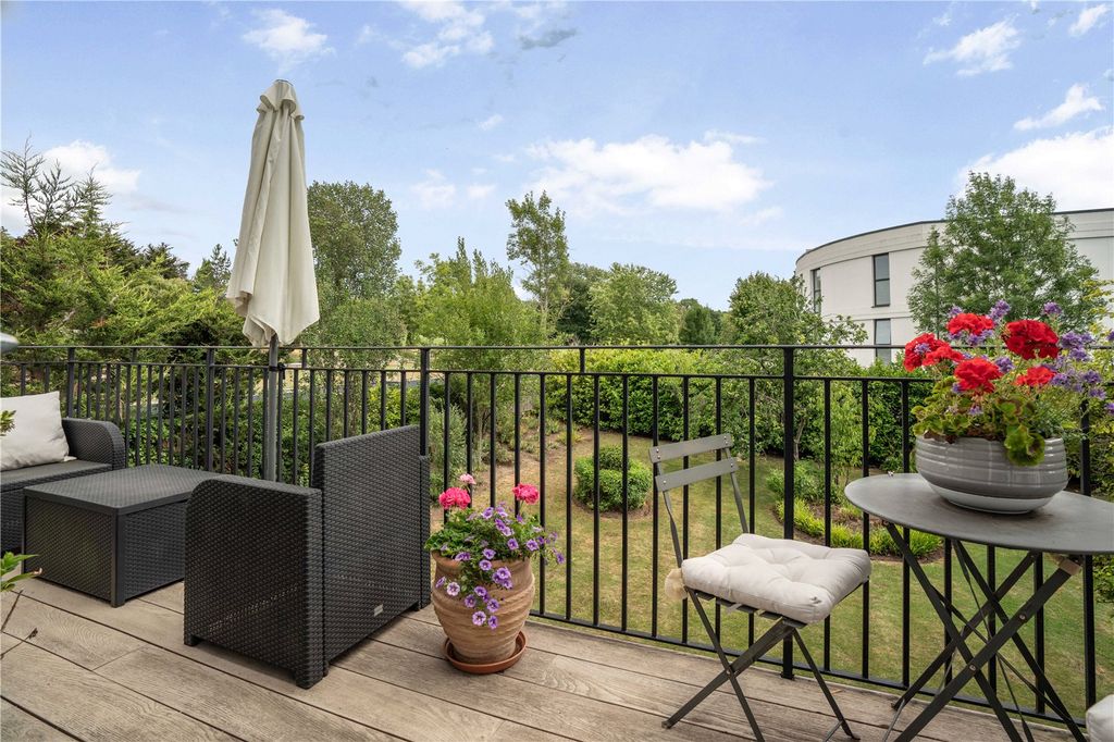 Additional image 3 of 3 bed flat for saleHigh Road, Chigwell, Essex IG7
