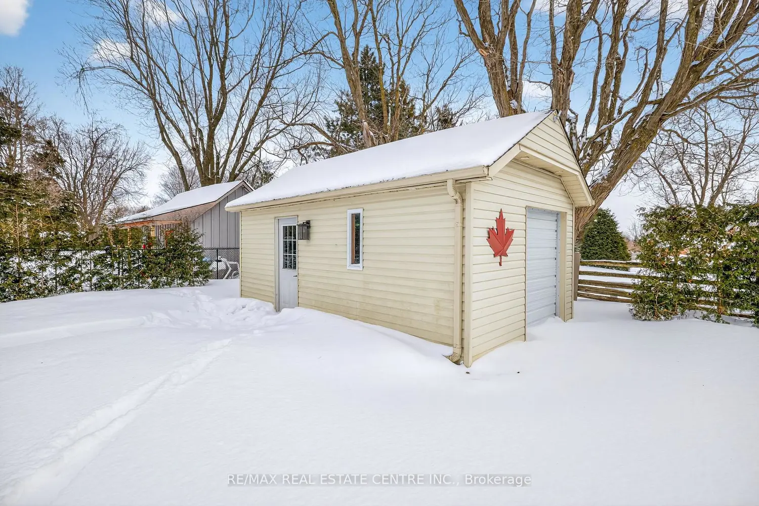 Additional image 20 of 28 Starrview Crescent